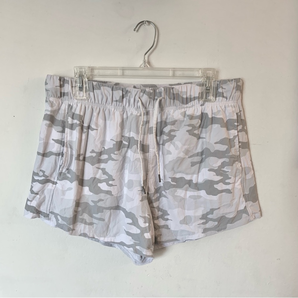 Athletic Works White Camo Shorts Womens Activewear Light Gray Large (12-14)